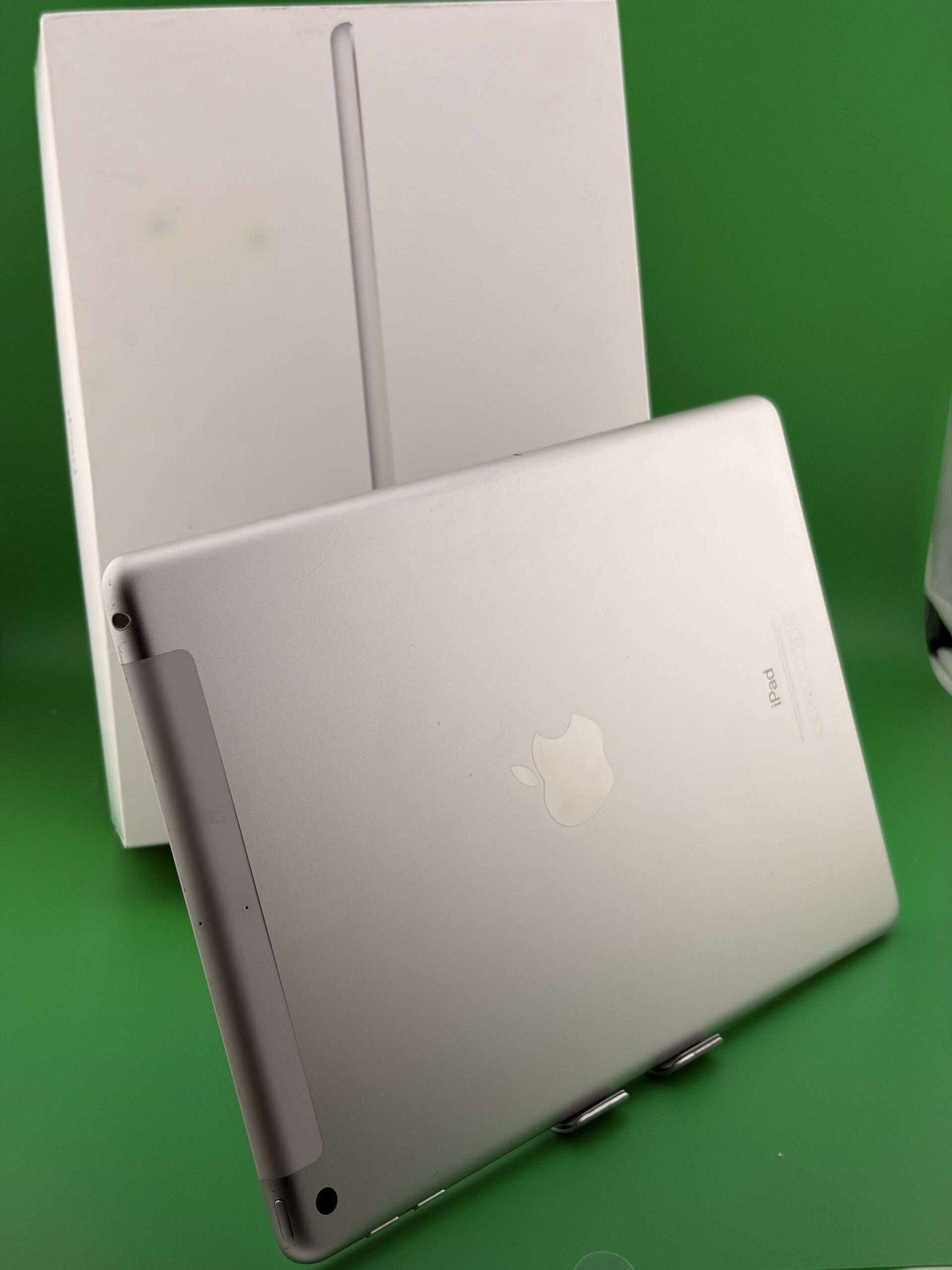 iPad 9.7" (2017) β 5Βͺ Generazione (32GB) Usato - immagine 8